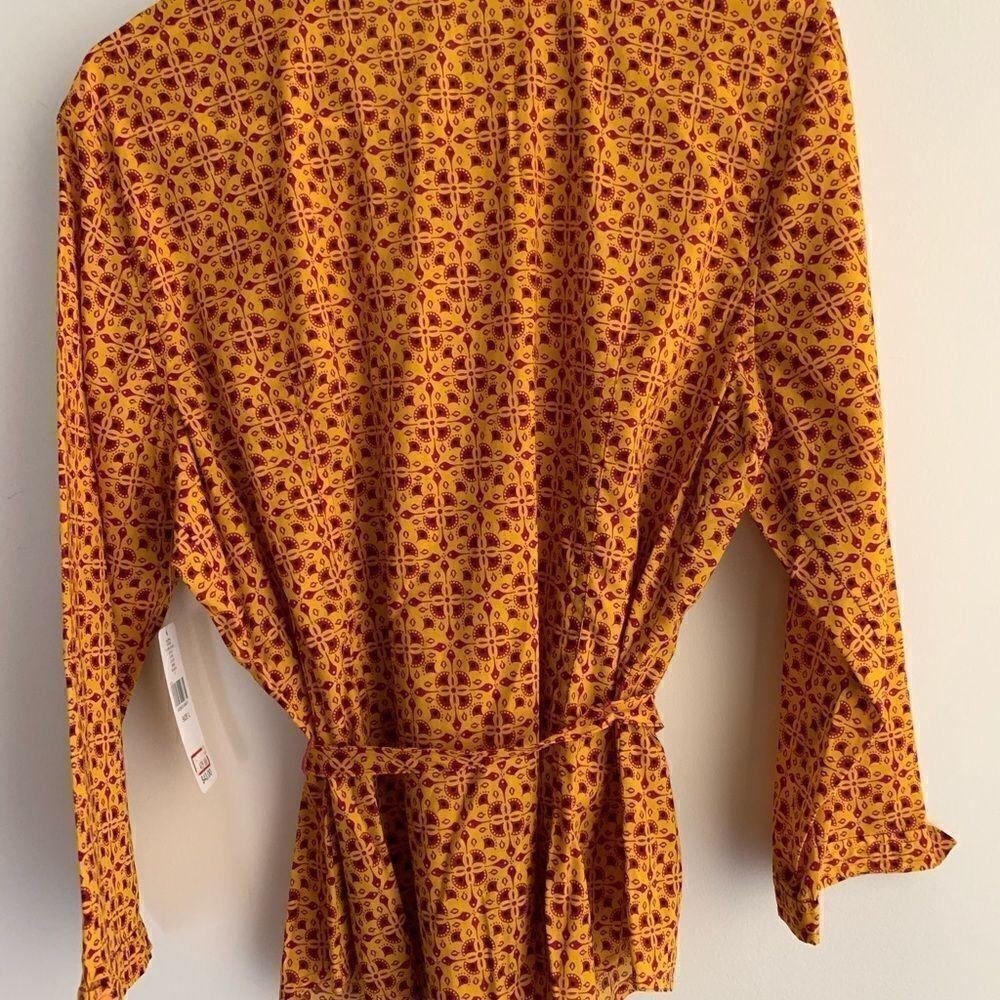 blouse - Picture 3 of 3